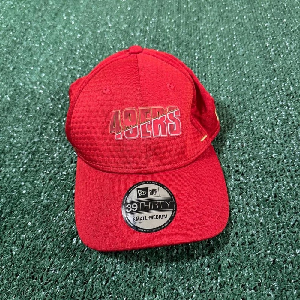New Era San Francisco 49ers 39THIRTY Hat Red Mens Size S/M NFL Football Hat
